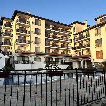 Spacious Fully Furnished In Apartament *