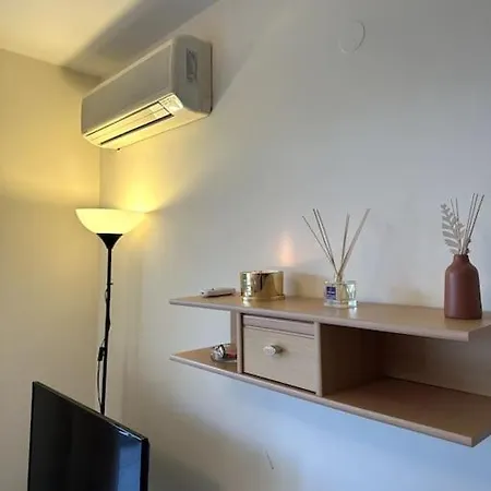 Spacious Fully Furnished In Apartament *