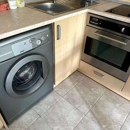 Spacious Fully Furnished In Apartament