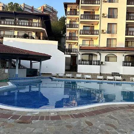 Spacious Fully Furnished Studio In Apart *